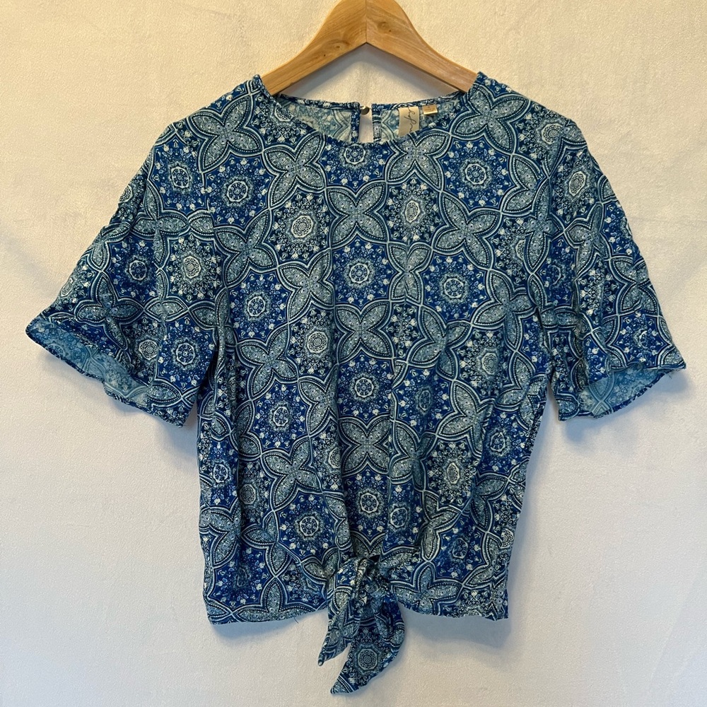Evereve Allison Joy paisley pattern tie front crop top